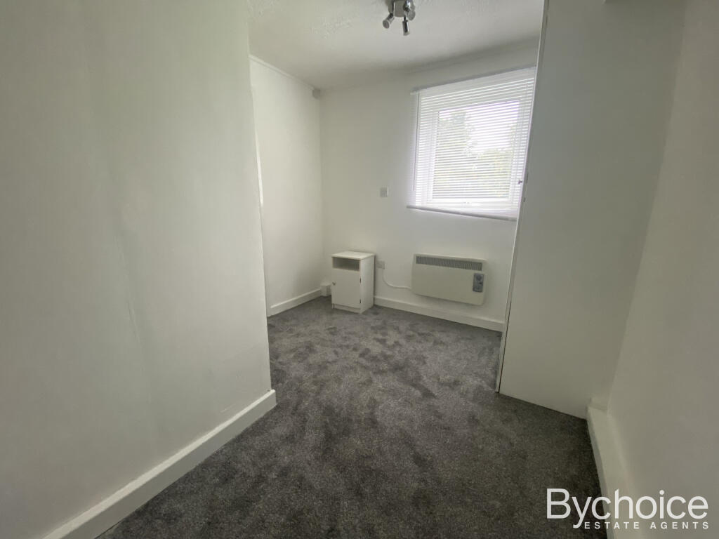 slades close bedroom