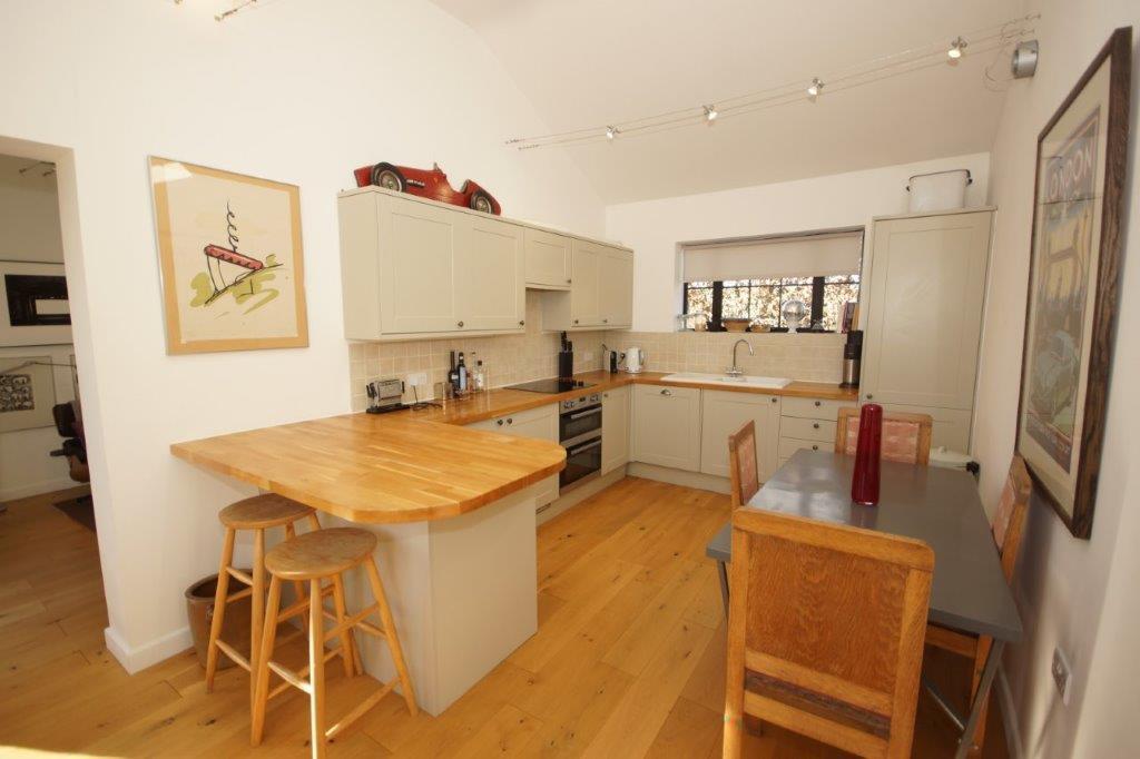 4 Manor Farm Barns - Kitchen.jpg