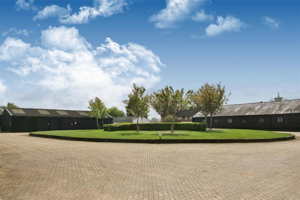 Estate 2.JPG