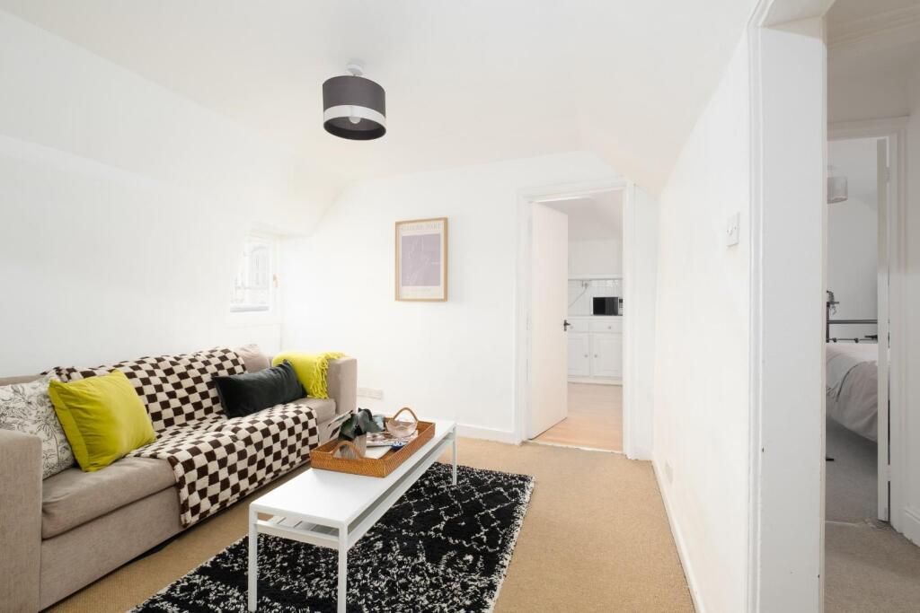Flat 4, 5 Berkeley Crescent, BS8--12.jpg