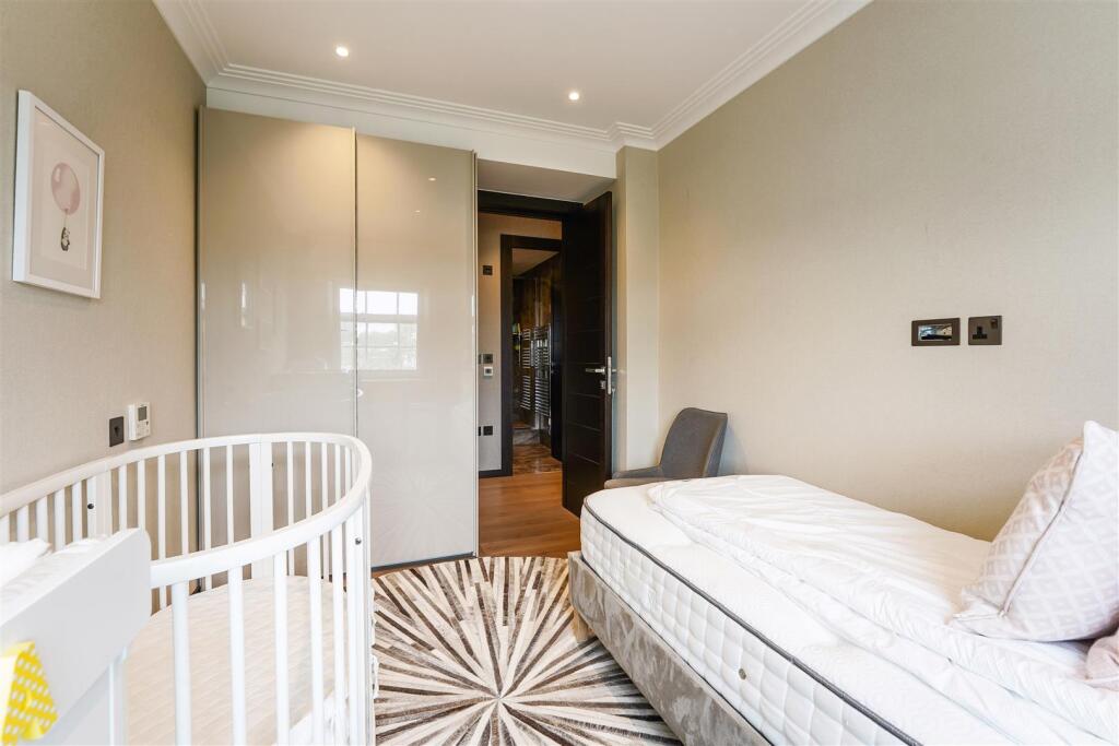 Flat 28, Ovington Court  (13).jpg