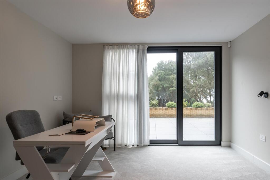 Bedroom/Study