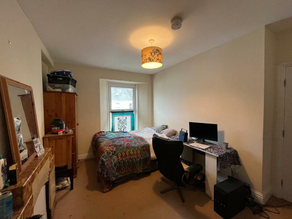 Bed 5.jpeg