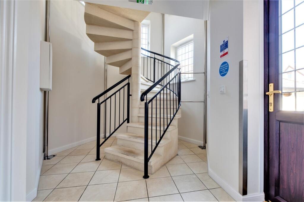 COMMUNAL ENTRANCE HALL &amp; STAIRWELL