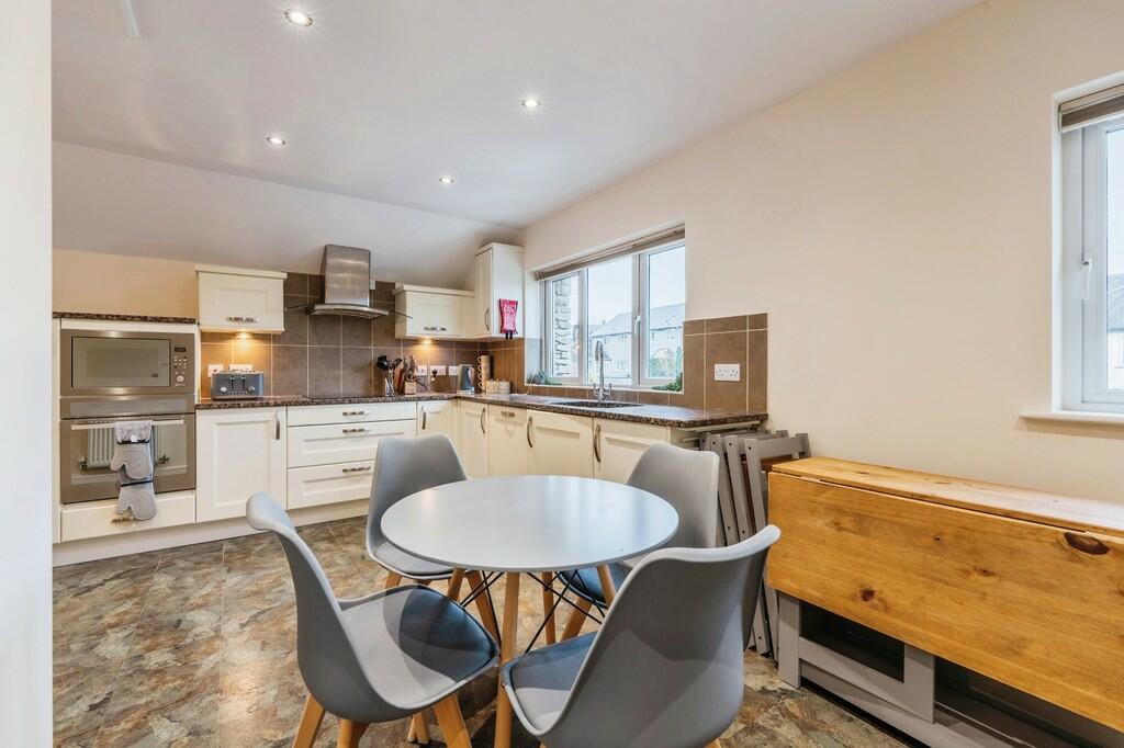 Fitted Dining Kit...