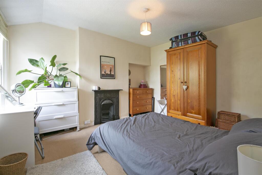 26c Gambole Road, bedroom.jpg