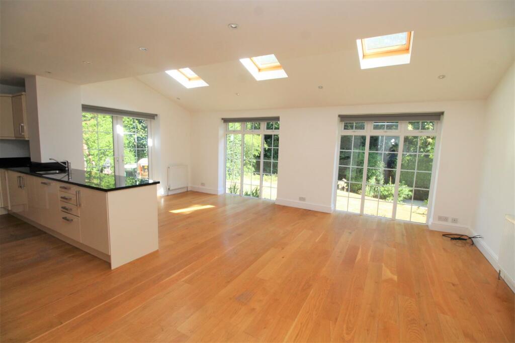 OPEN PLAN DINING/FAMILY