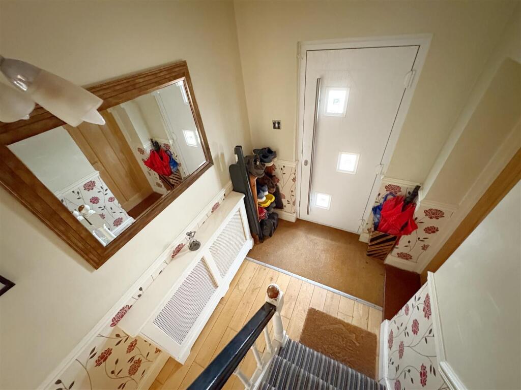 Hallway (2).jpg