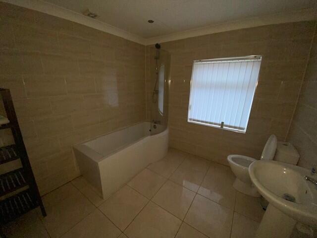 Bathroom T202510231634.jpg