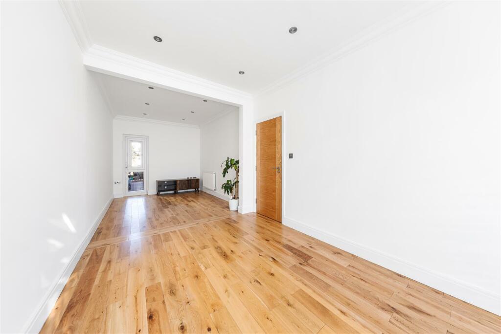 Shortlands Road, E10