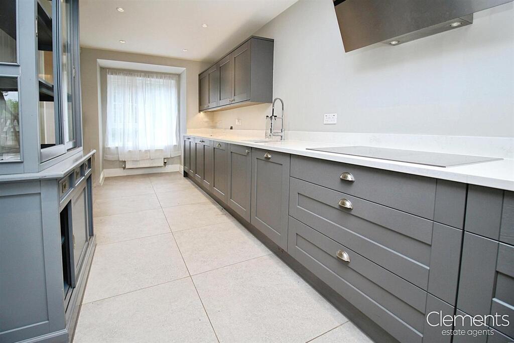 KITCHEN / BREAKFAST ROOM