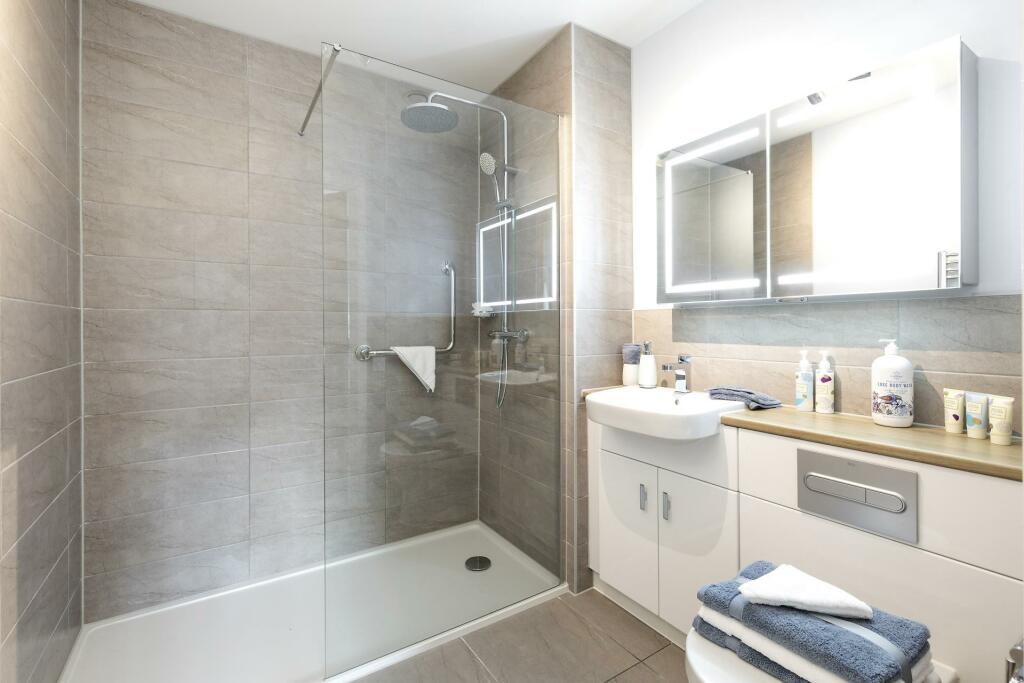 Show Apartment Shower Room 