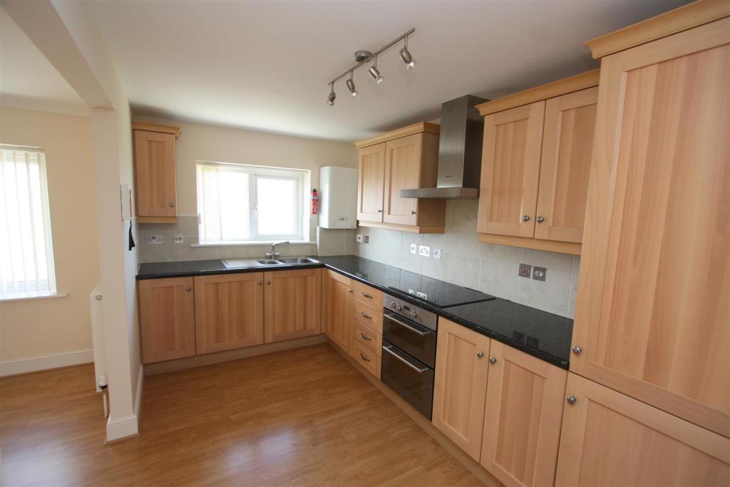 12 Longshore Apartments Kitchen