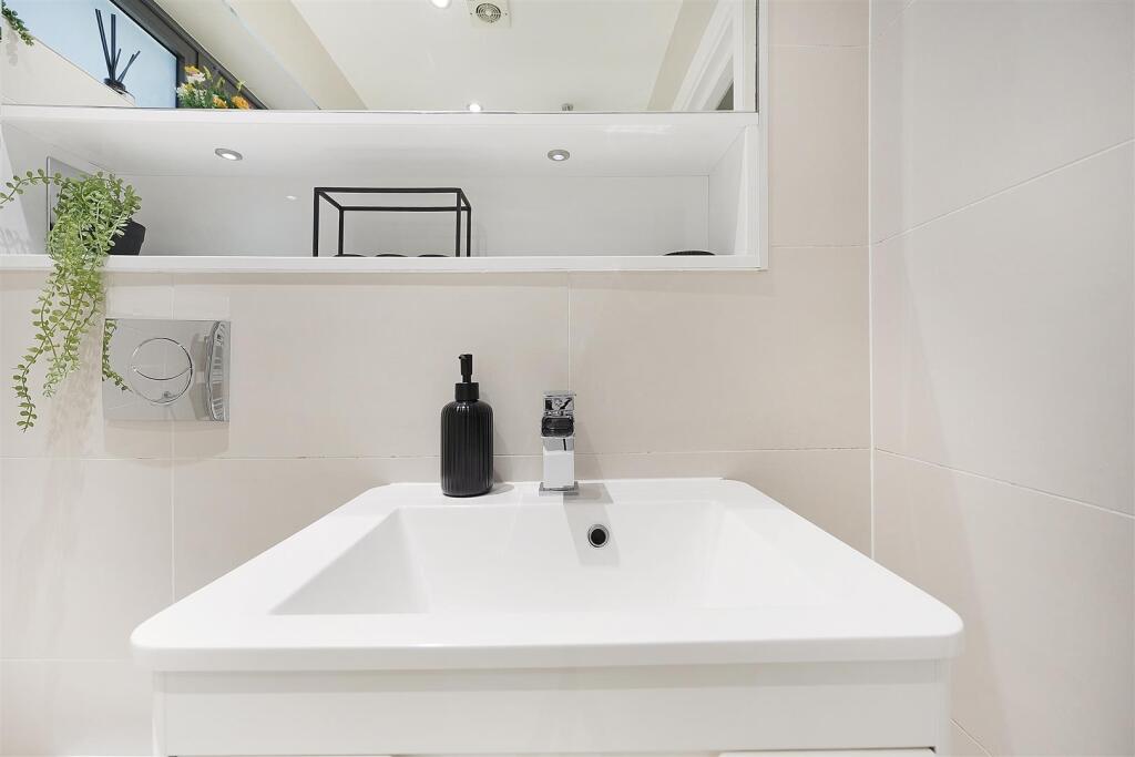 Bathroom (Lifestyle).jpg