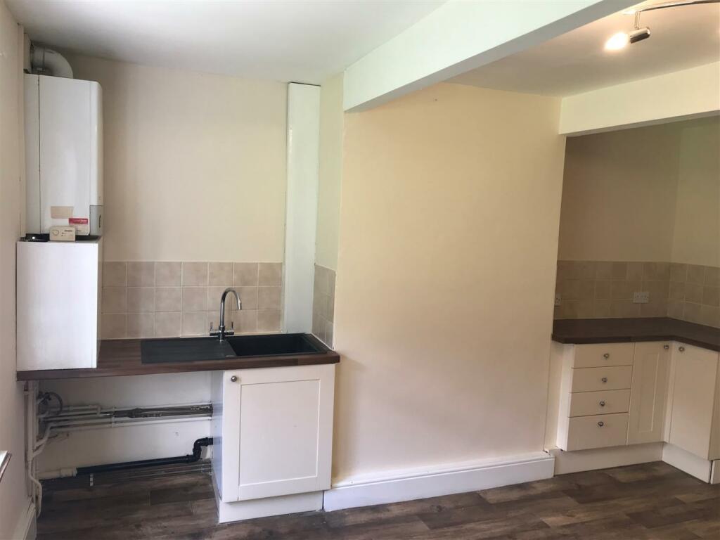 kitchen 2.jpg