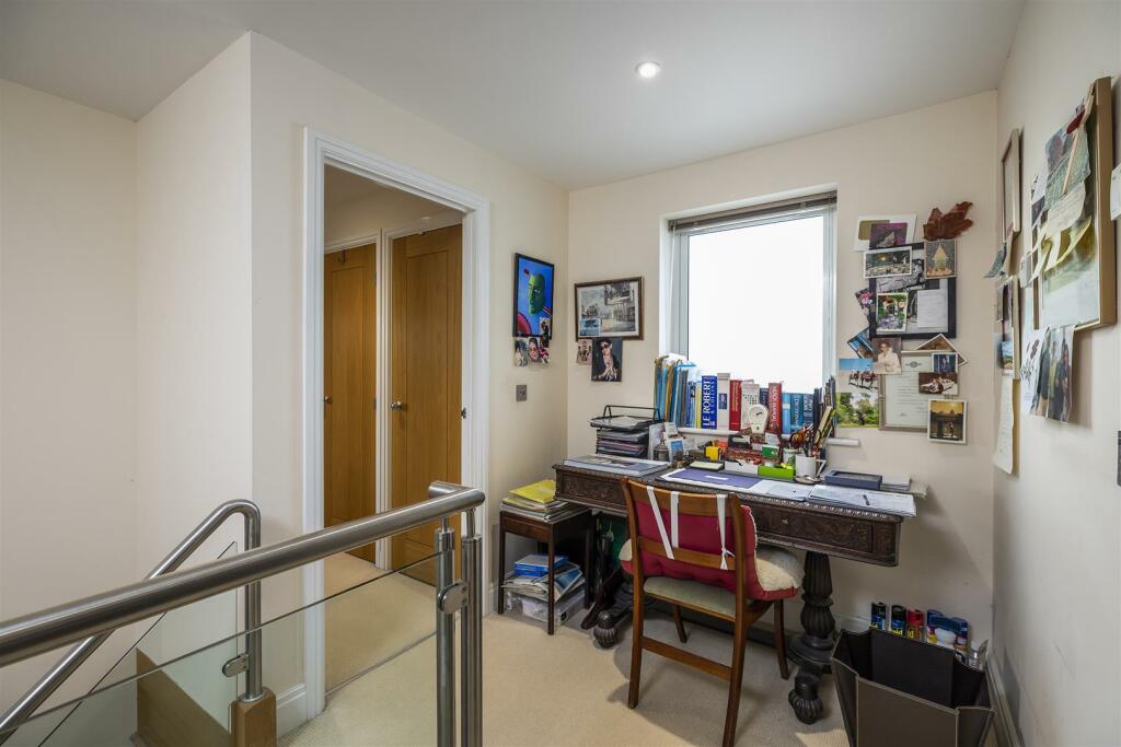 2022-11-30 PS 4 Lakeside Road_063.jpg