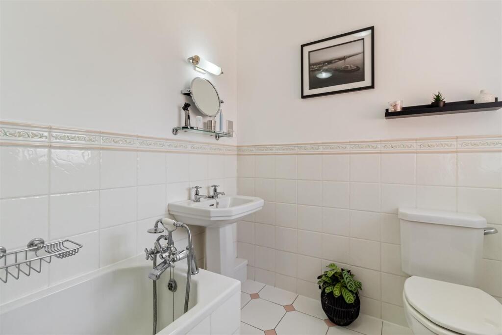 Chelwood Avenue 10-024.jpg