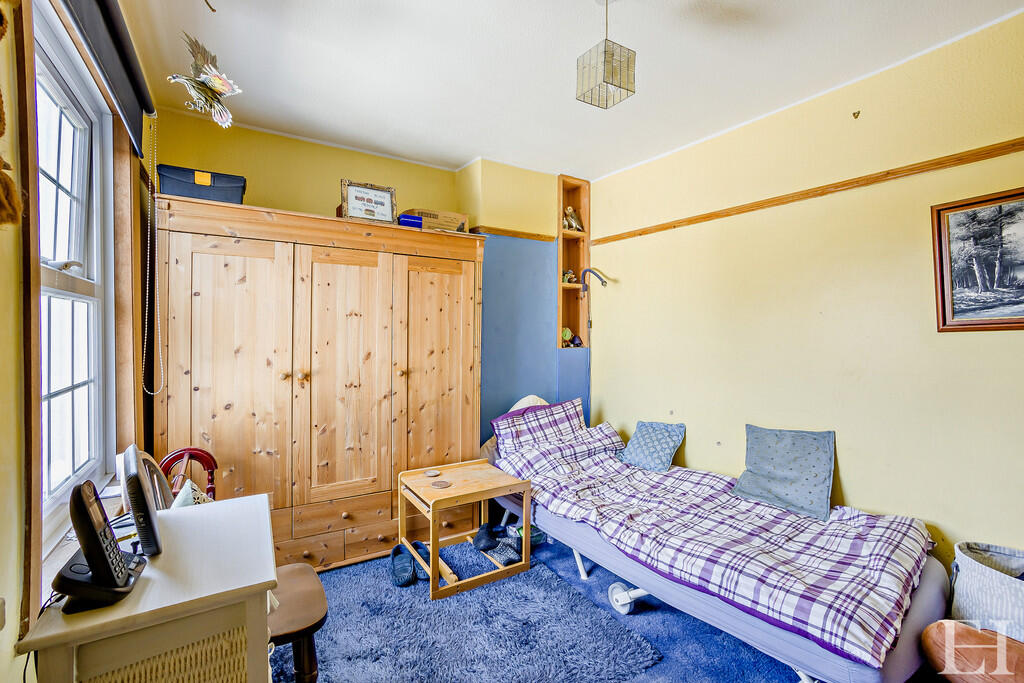 8637095-interiorW...