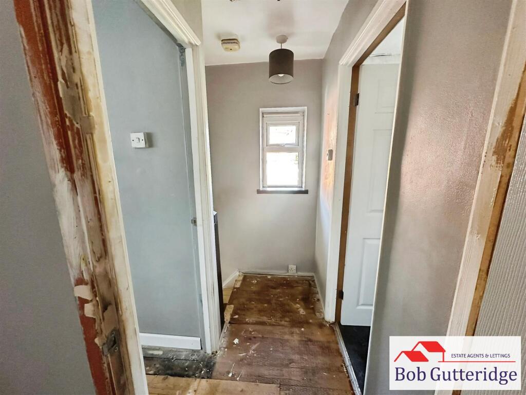 FIRST FLOOR LANDING