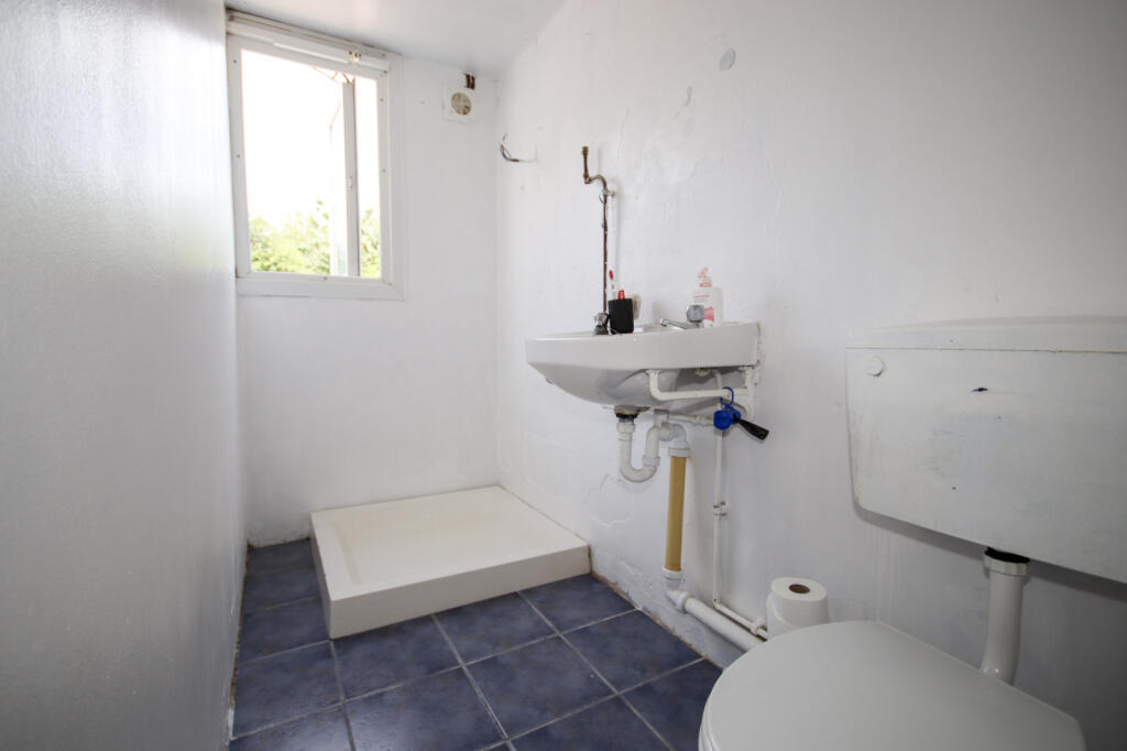 Annex Shower Room