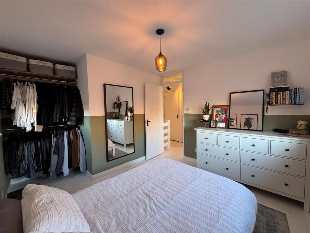 bed2.jpg