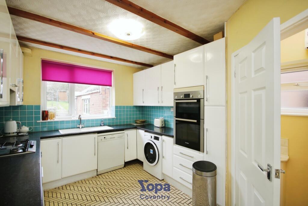 E165d698-Kitchen.JPG