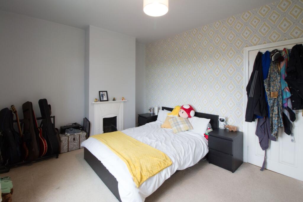 Bedroom 1 Eastfield Road, Mirfield, WF14 0QR EweMo