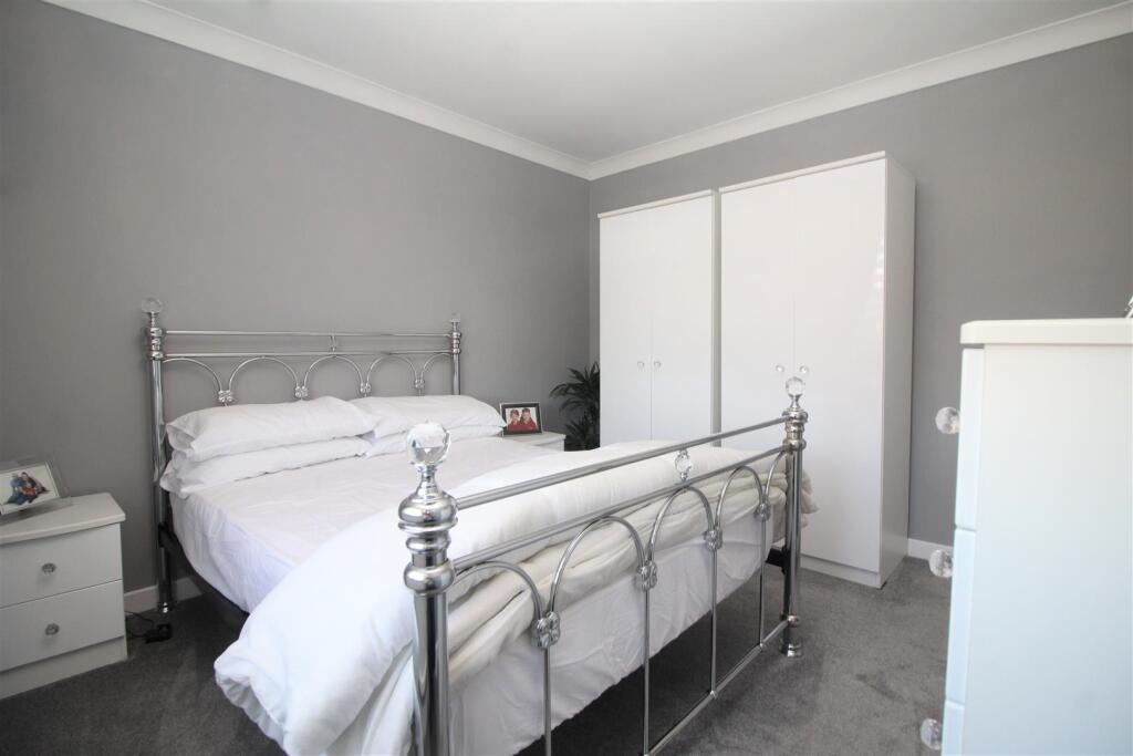 bedroom 2 .jpg