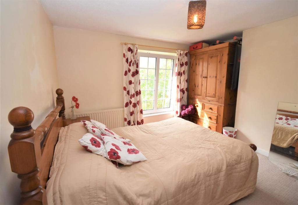 Bedroom 2.JPG