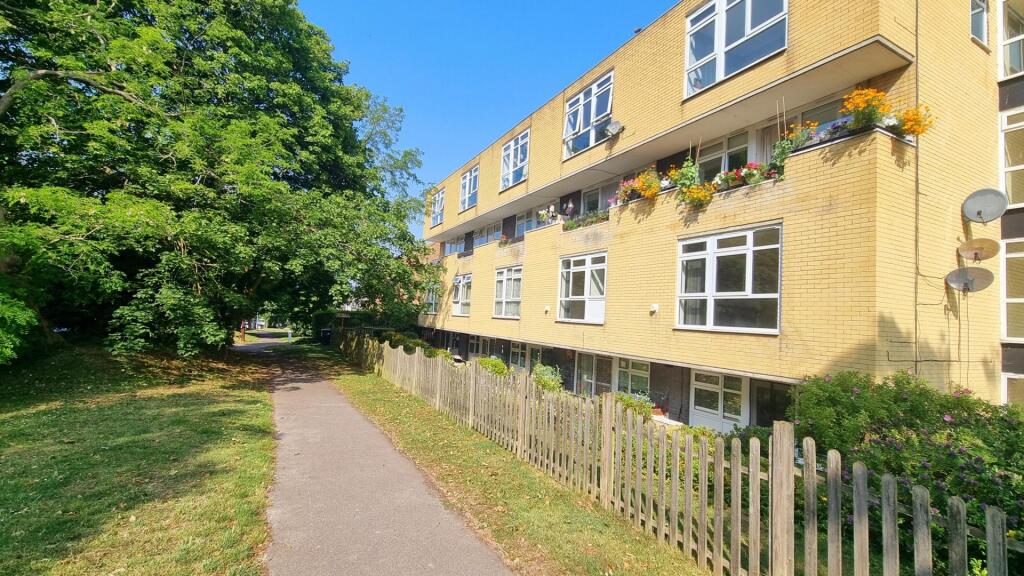 9 Abbey Gate