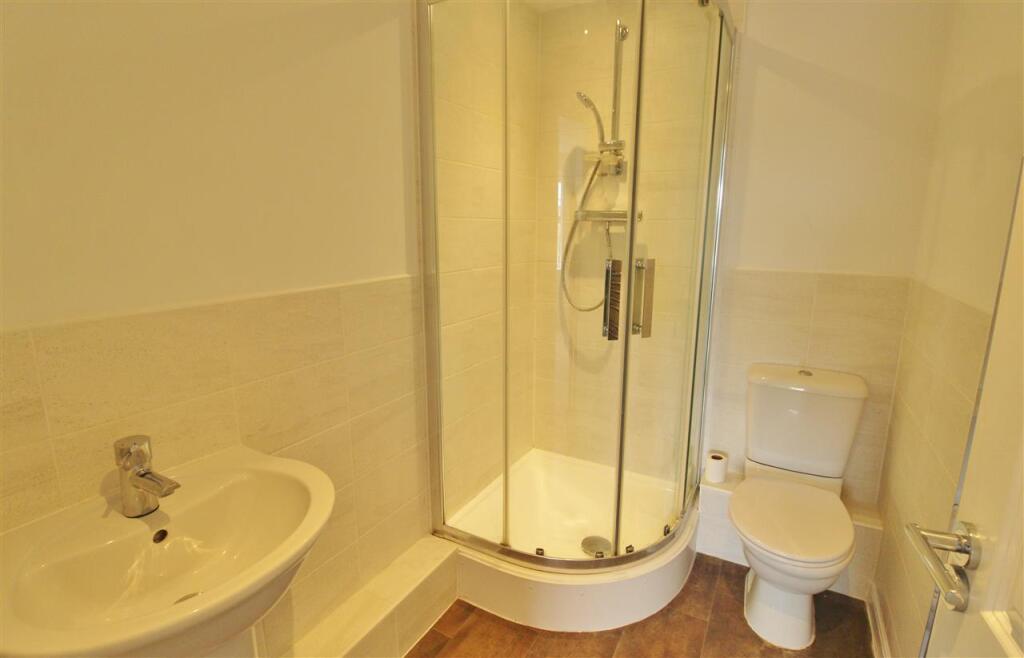 EN-SUITE SHOWER ROOM