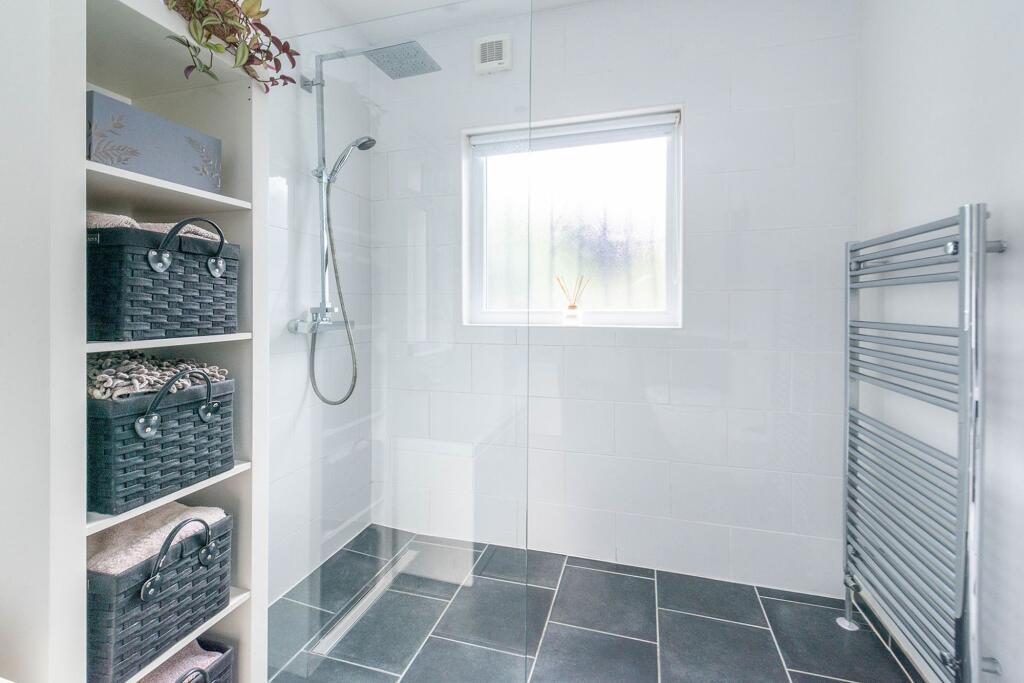 TWO STUNNING DOUBLE BEDROOMS AND BATHROOMS