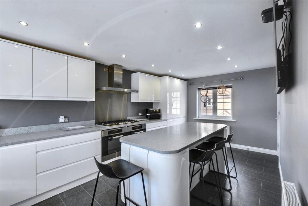 Kitchen_1.jpeg
