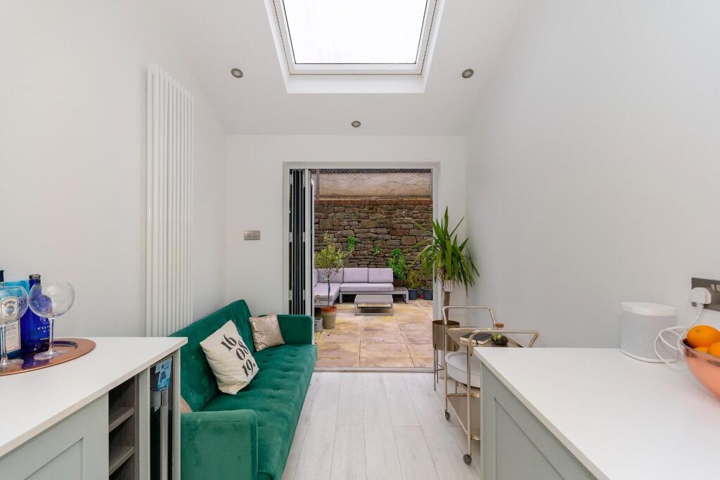 1G5SBR - Kitchen A.jpg