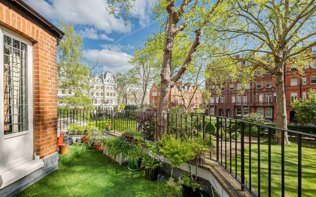 Gledhow Gardens 2_23-6-2. Low Res.jpg