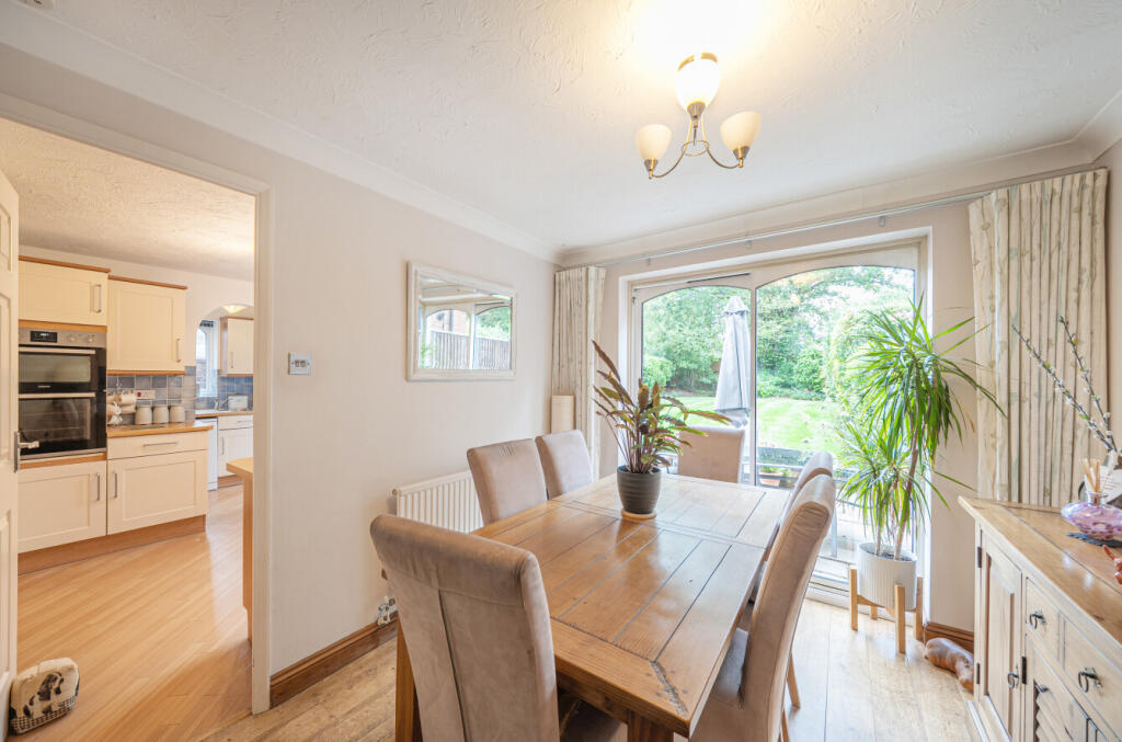 1350578-4-68cabb4...