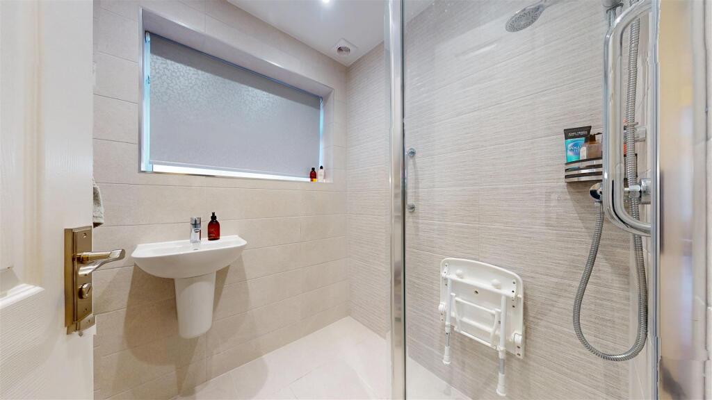 Broadway Shower Room