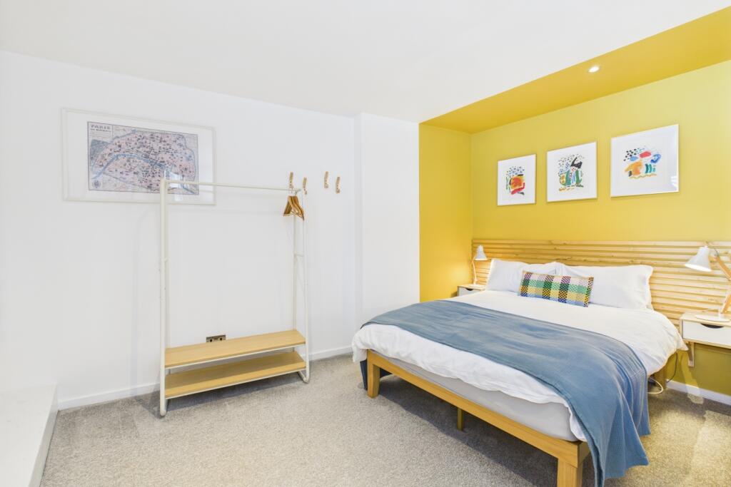 CAM03162G0-PR0282-STILL003