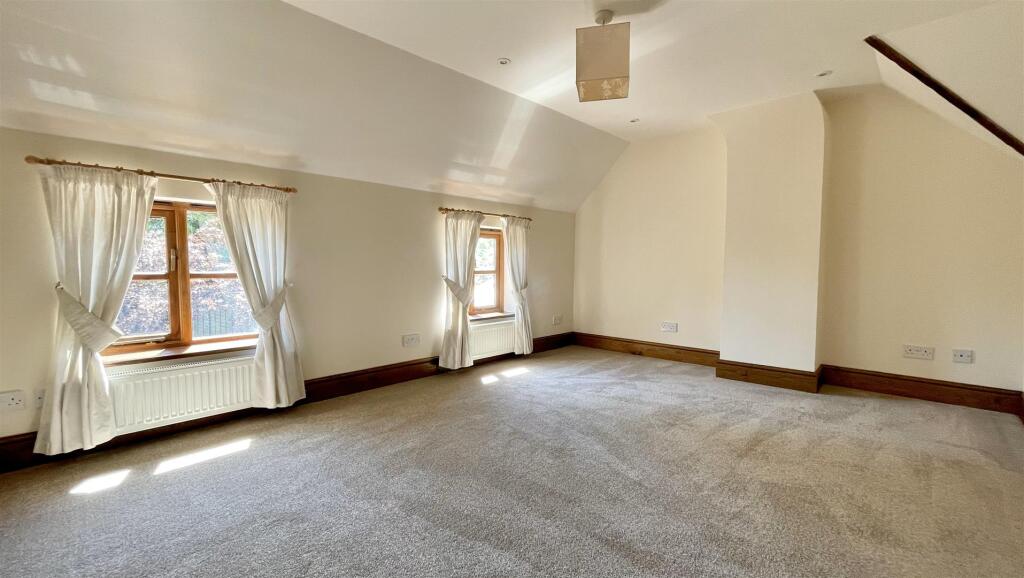 Bedroom 1.jpg