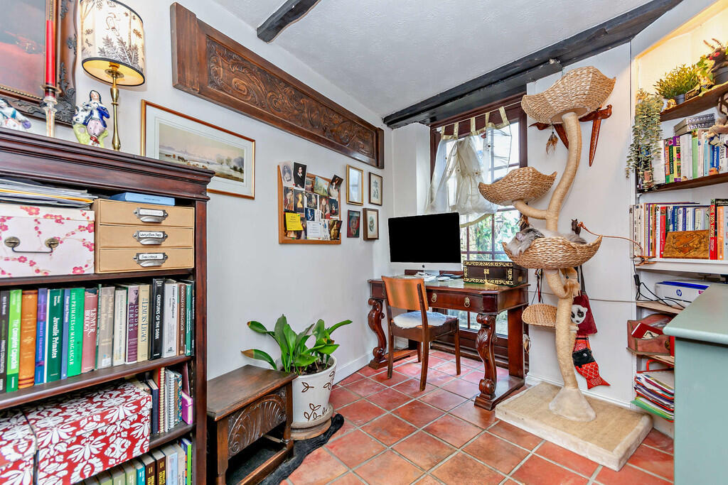 8636982-interior0...