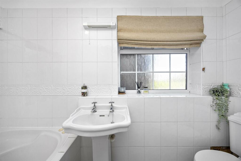 The Upper Drive 65, flat 4-013.JPG