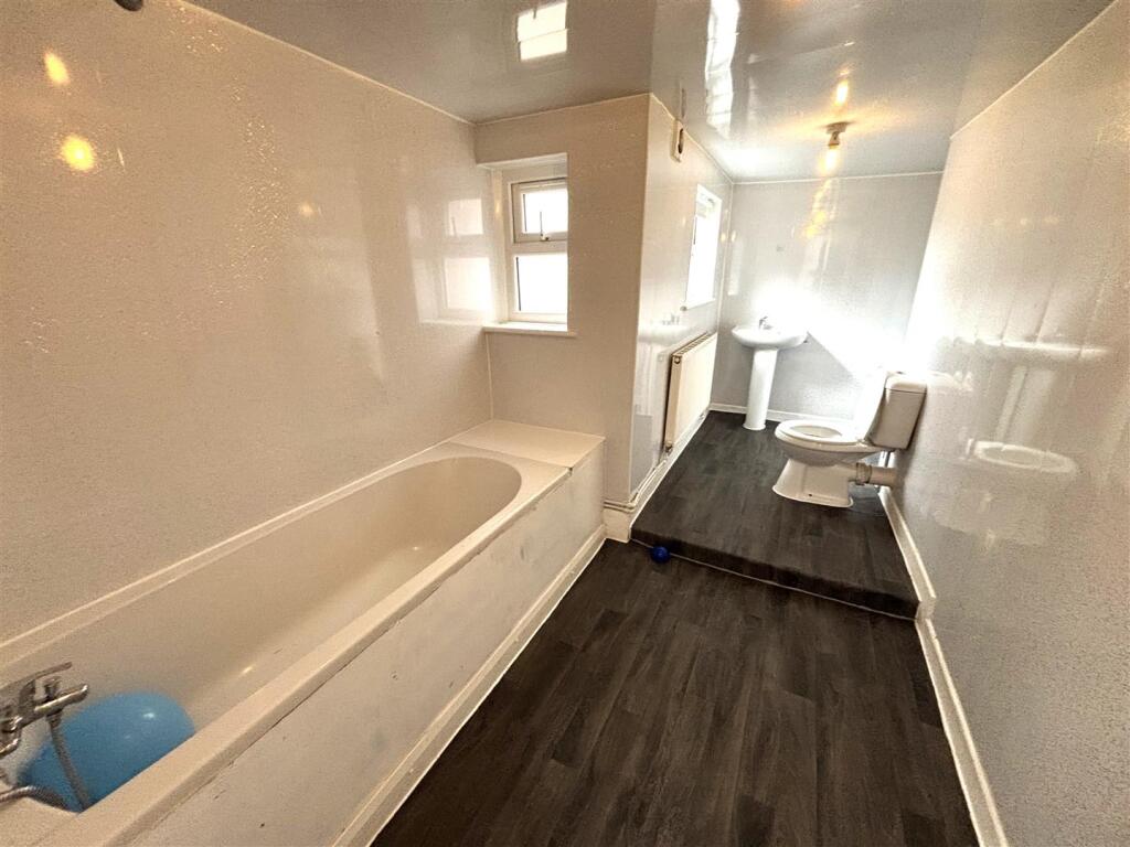 BATHROOM.jpeg
