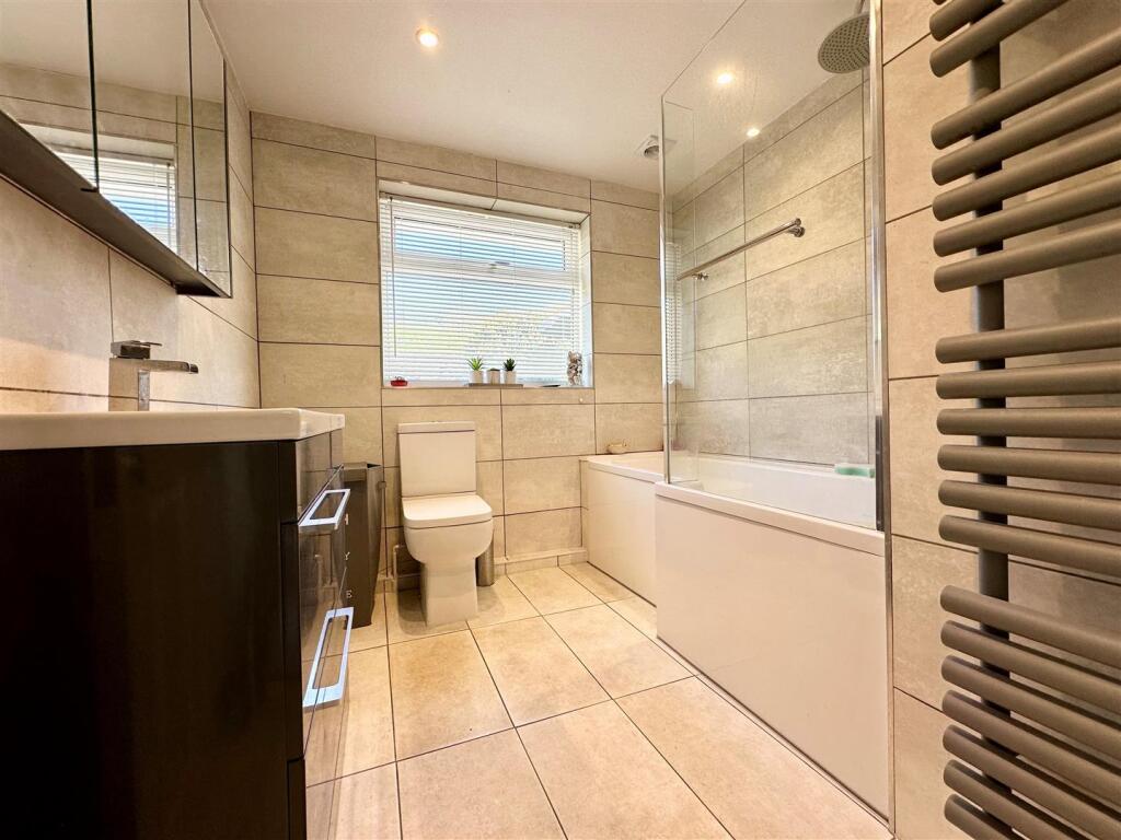 Bathroom 2.jpg