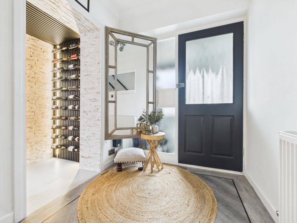 CAM03729G0-PR0173-STILL004