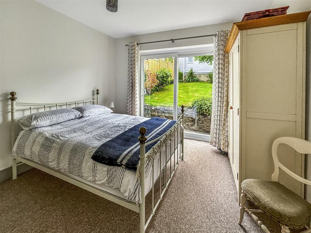 Bed 3.jpg