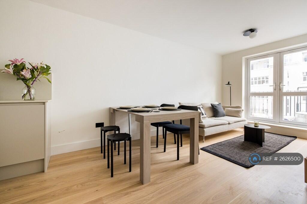 Extendable Dining Table Hosting Up To 20 People