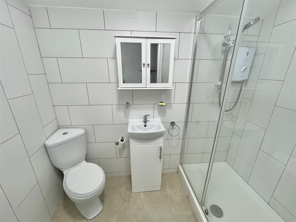 En Suite Shower Room - Bed 1