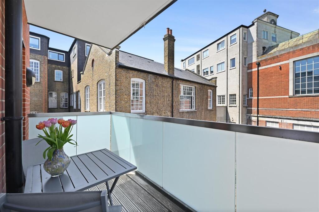 AR - Dauphine House1.JPG