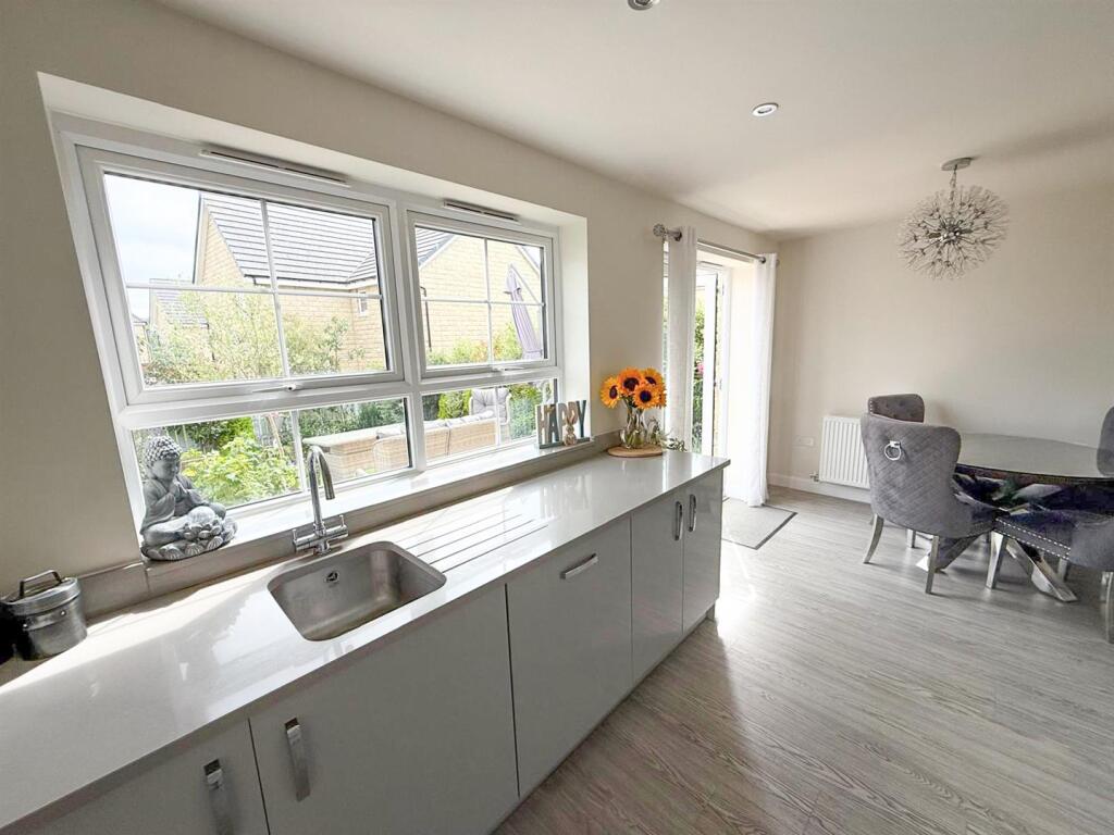 3 bed detached property, Silsden