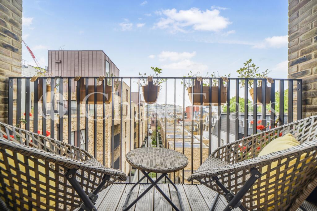 Hand Axe Yard, St Pa